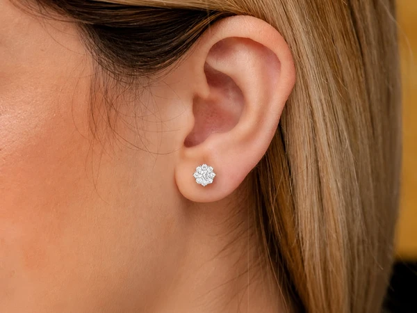 Flower Stud Earrings 14k   1.00ctw