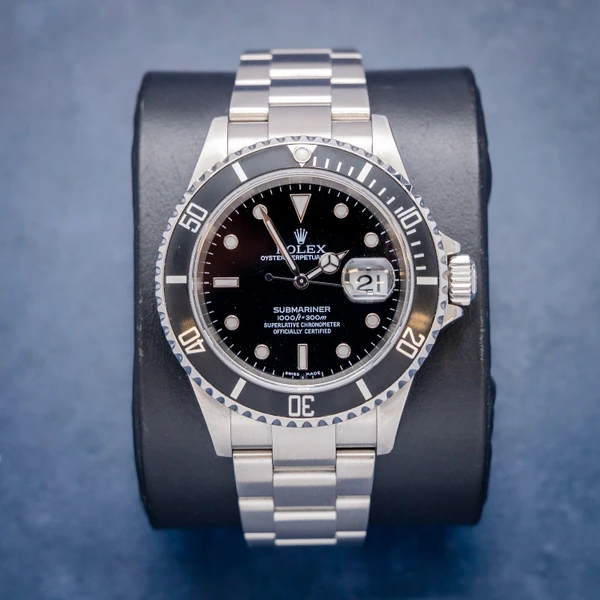 Rolex Submariner Date 40MM (16610)