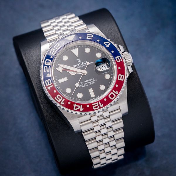 Rolex GMT Master II "Pepsi" 40MM (126710BLRO) Jubilee Brac - 2022 Card & Box