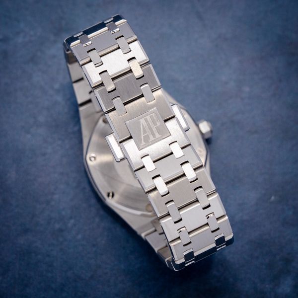 Audemars Piguet - Royal Oak Steel 33MM (67650ST) - Black Dial - Card & Box