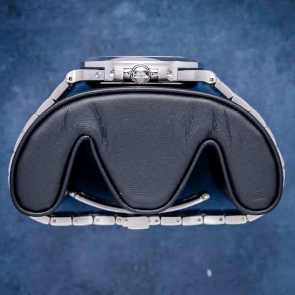 Patek Philippe Nautilus - 5712/1a-001 - Steel - Blue Dial - Box & 2022 Papers