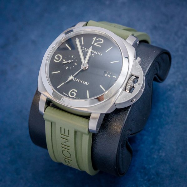 Panerai Luminor 1950 3 Days GMT Steel Limited 815 of 3000 on Green Rubber Strap 2009+