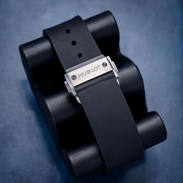 Hublot Classic Fusion 42MM (542.NX.1171.RX) - Titanium - Black Rubber Strap & Black Dial - Card & Box (sw1035)