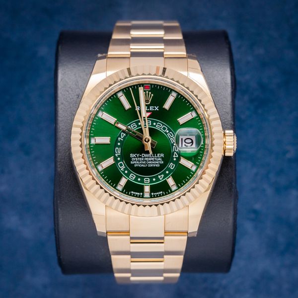 Sold - Rolex Sky Dweller 40MM (336938) - Yellow Gold - Oyster Brac - Green Dial - 2025 Complete Set