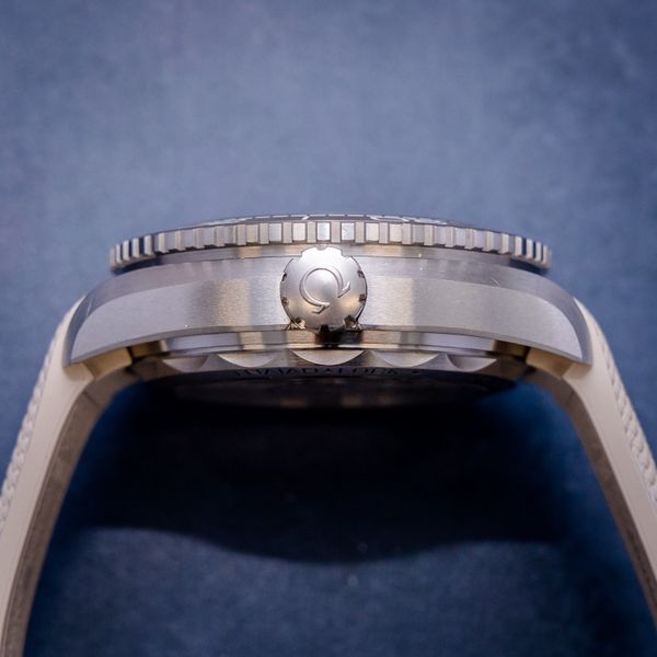 Omega Seamaster Planet Ocean 600m - 43.5MM (215.32.44.21.09.001) Watch, 2024 Cards, Box (sw817)