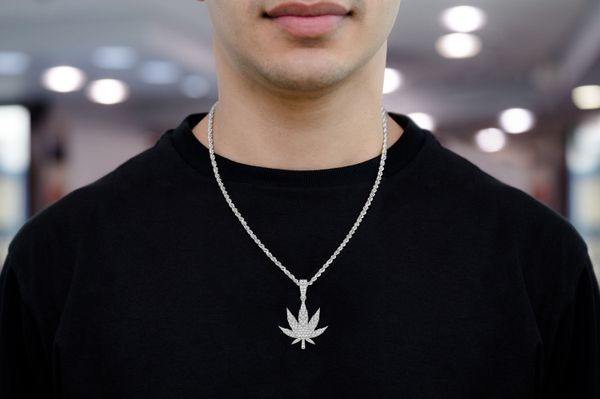 送料/関税無料【King Ice】Cannabis Leaf Pearl Necklace Cannabis Leaf Pearl Necklace | Cannabis Jewelry | King Ice