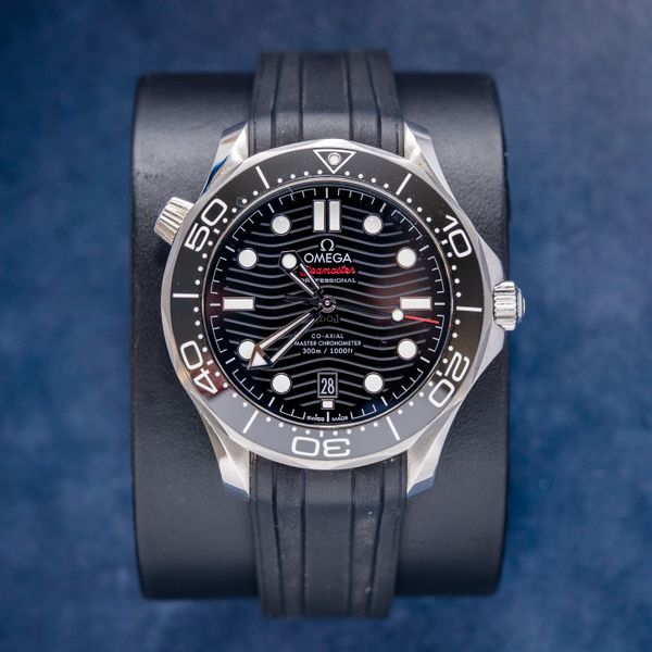 - Omega Seamaster Diver 300m 42MM (210.32.42.20.01.001) Ceramic Black Rubber Strap - Watch & Box (sw849)