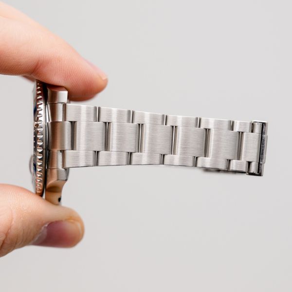 - Rolex Submariner Date 40MM (116610ln) - Steel & Black Ceramic - Watch & Box - (sw747)