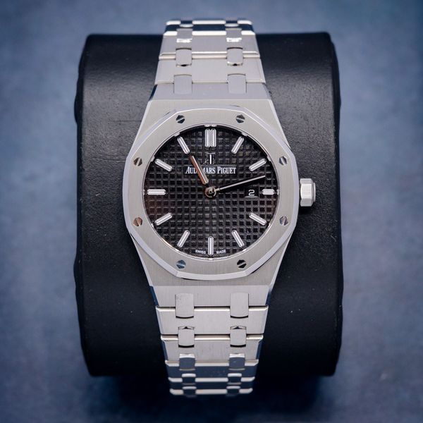 Audemars Piguet - Royal Oak Steel 33MM (67650ST) - Black Dial - Card & Box
