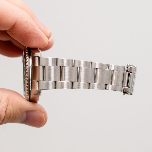 Rolex GMT Master 40MM (16710t) Black Bezel Sel - 2004 Production - Watch & Box