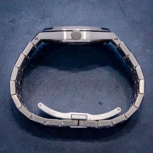 Audemars Piguet - Royal Oak Steel 33MM (67650ST) - Black Dial - Card & Box