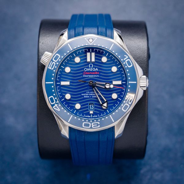 - Omega Seamaster 42MM (210.32.42.20.03.001) Blue Dial - Blue Rubber Strap - Watch & Box - (sw668)