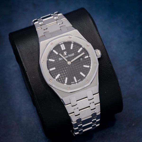 Audemars Piguet - Royal Oak Steel 33MM (67650ST) - Black Dial - Card & Box