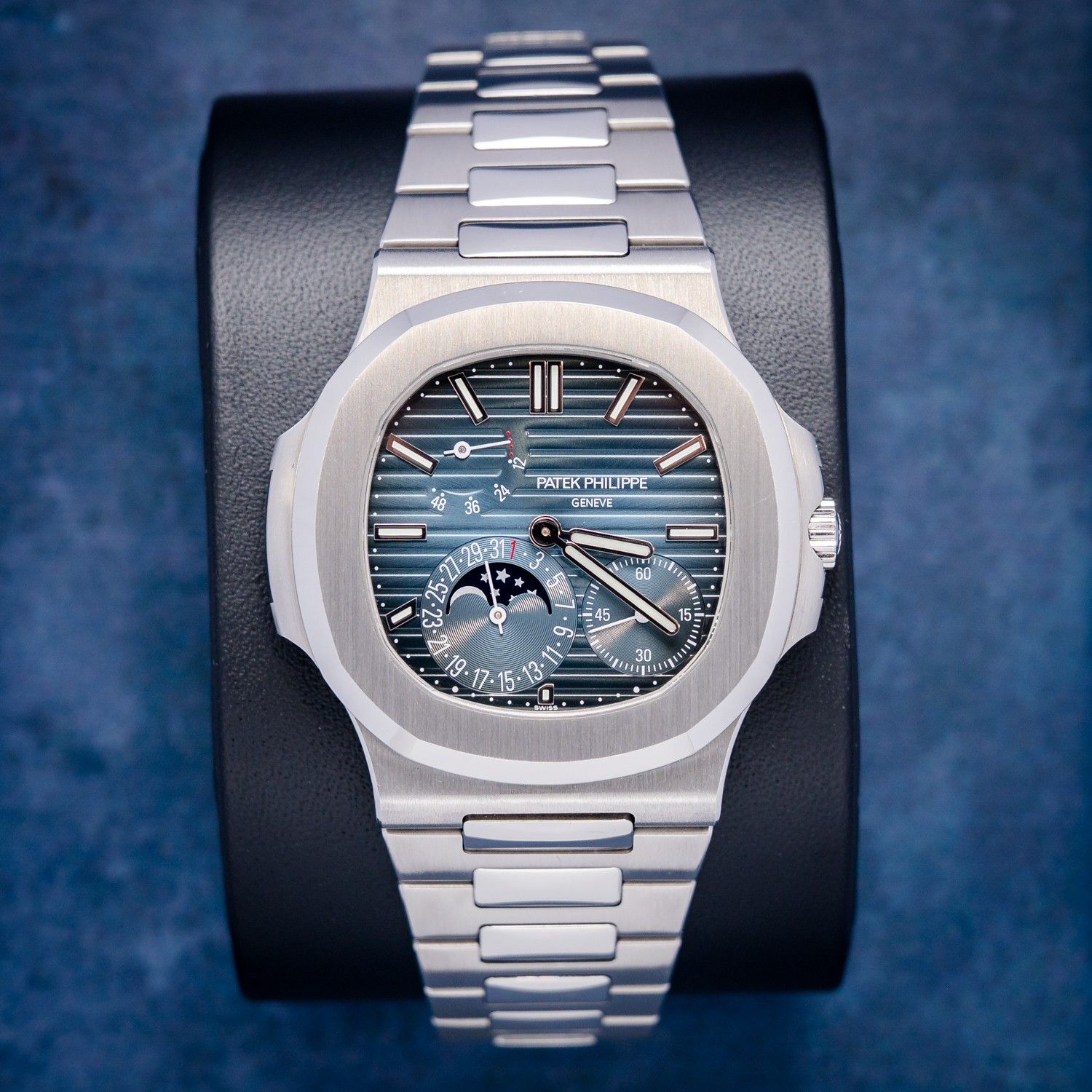 Patek Philippe Nautilus - 5712/1a-001 - Steel - Blue Dial