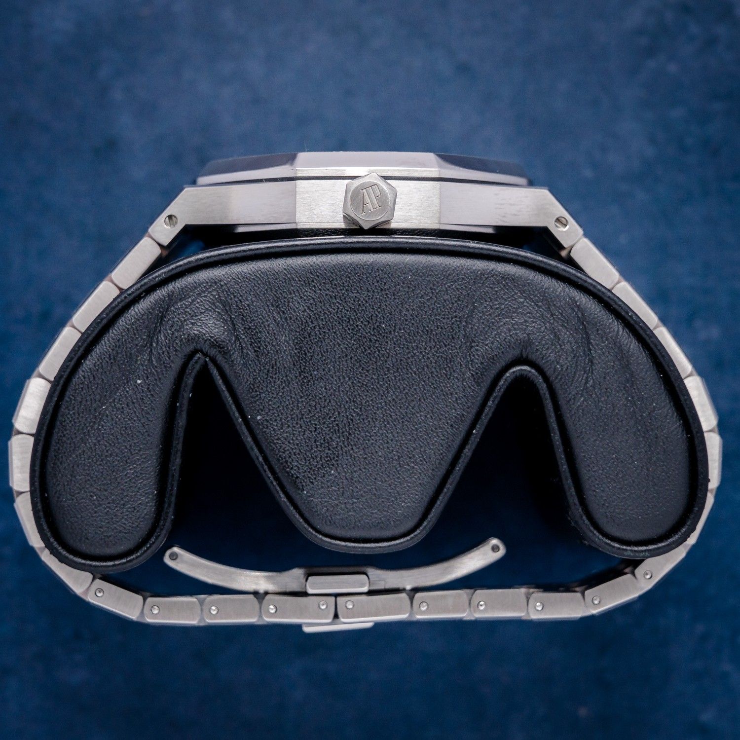 Audemars Piguet - Royal Oak Steel (15500ST.OO.1220ST.02) - Charcoal Waffle Dial - Watch & Box