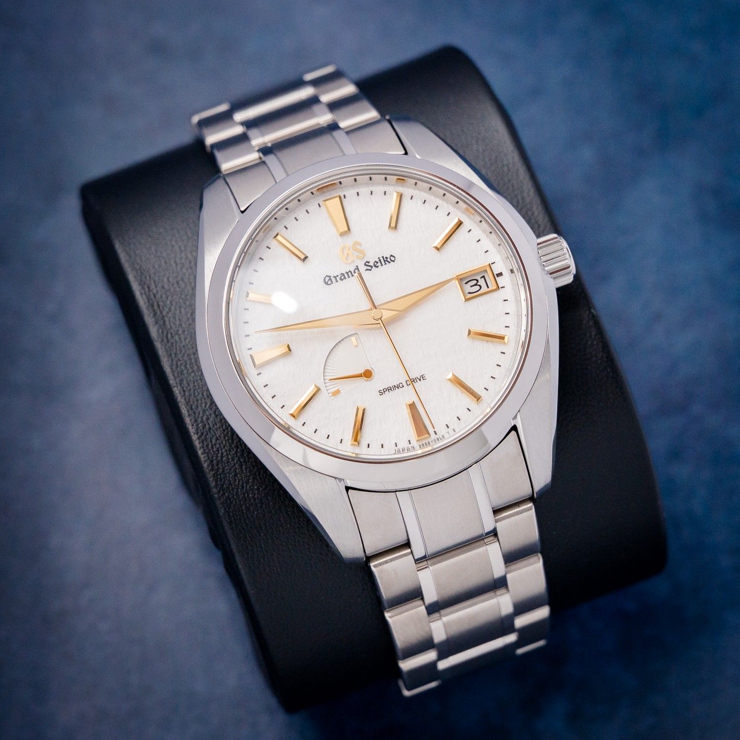 Grand Seiko Heritage Collection Spring Drive Titanium White W/ Gagrand Seiko Heritage Spring Drive 40MM (9R65-0AE0) Titanium - Gold Accent Dial & Hands - Barcode Tag & Watchold Stick Dial + Tag