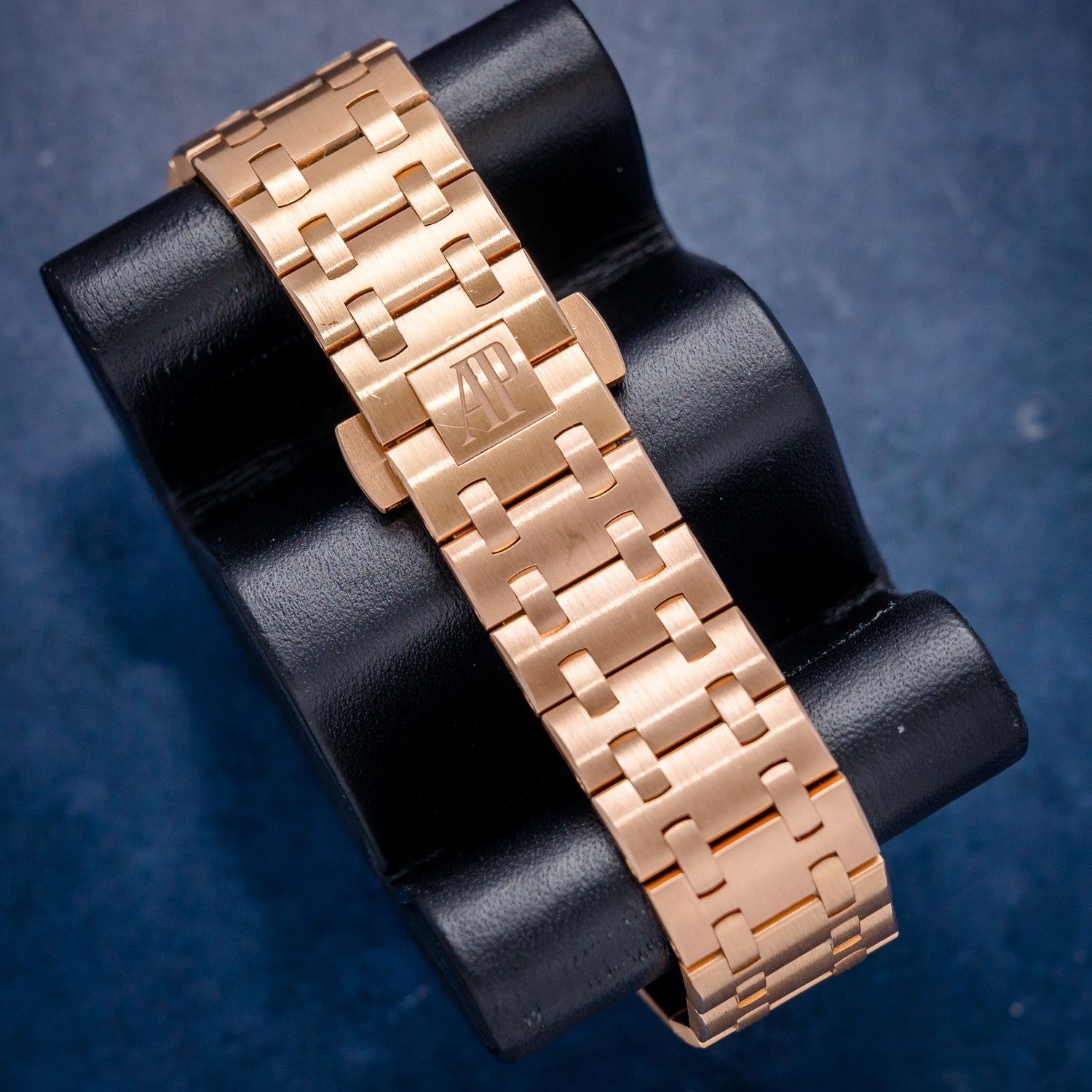 Audemars Piguet Royal Oak Offshore 42MM (26238OR.OO.2000OR.01) "Brick" - Rose Gold - Blue Dial