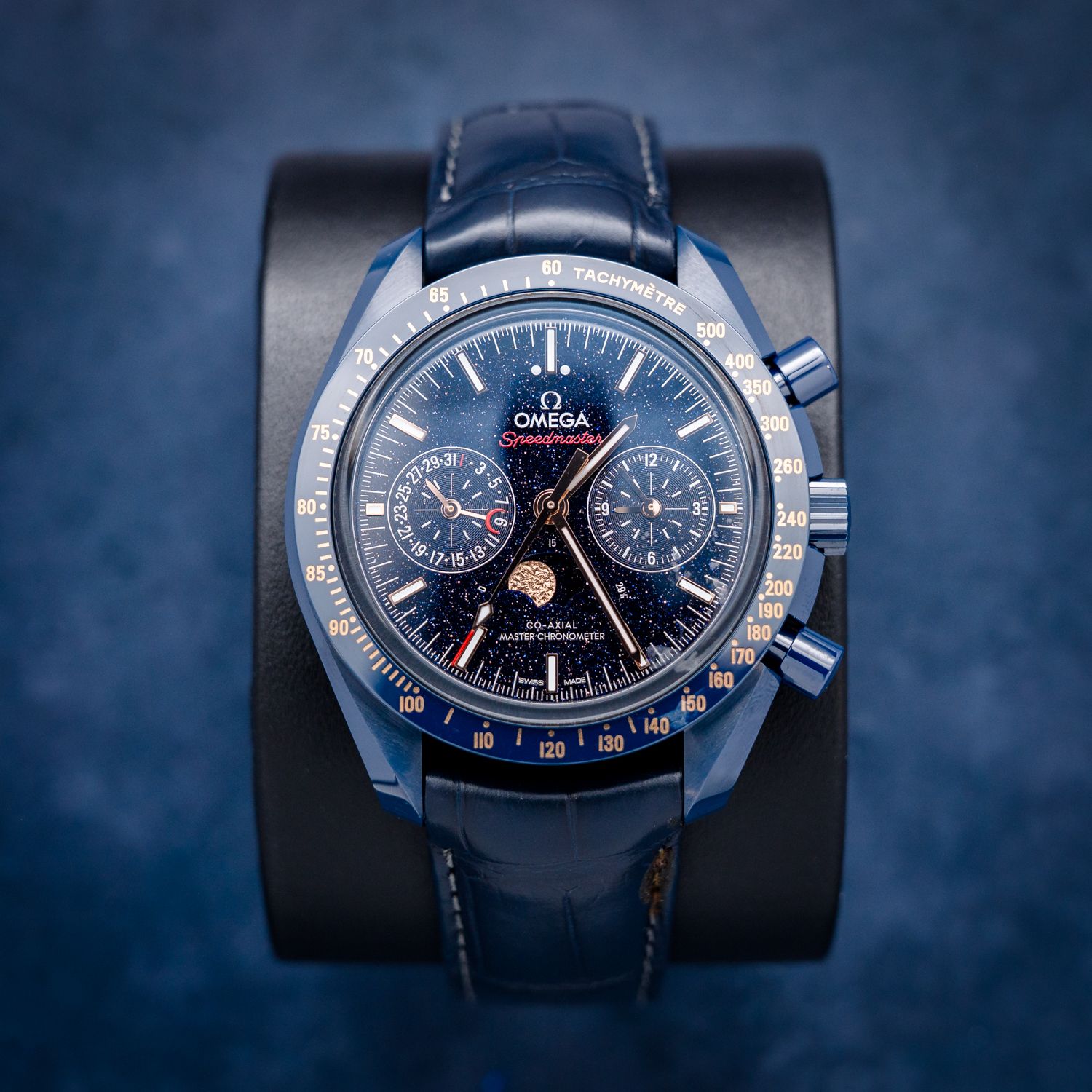Omega Speedmaster Moonphase 44.25MM (304.93.44.52.03.002) - Blue Ceramic - Aventurine Dial