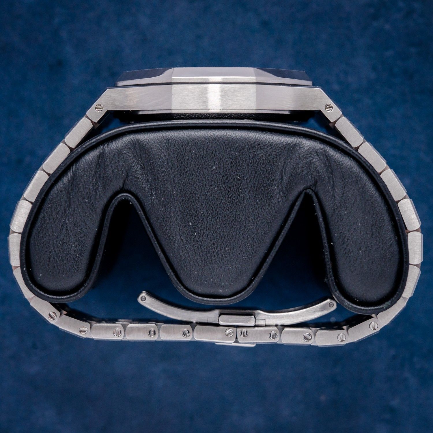 Audemars Piguet - Royal Oak Steel (15500ST.OO.1220ST.02) - Charcoal Waffle Dial - Watch & Box