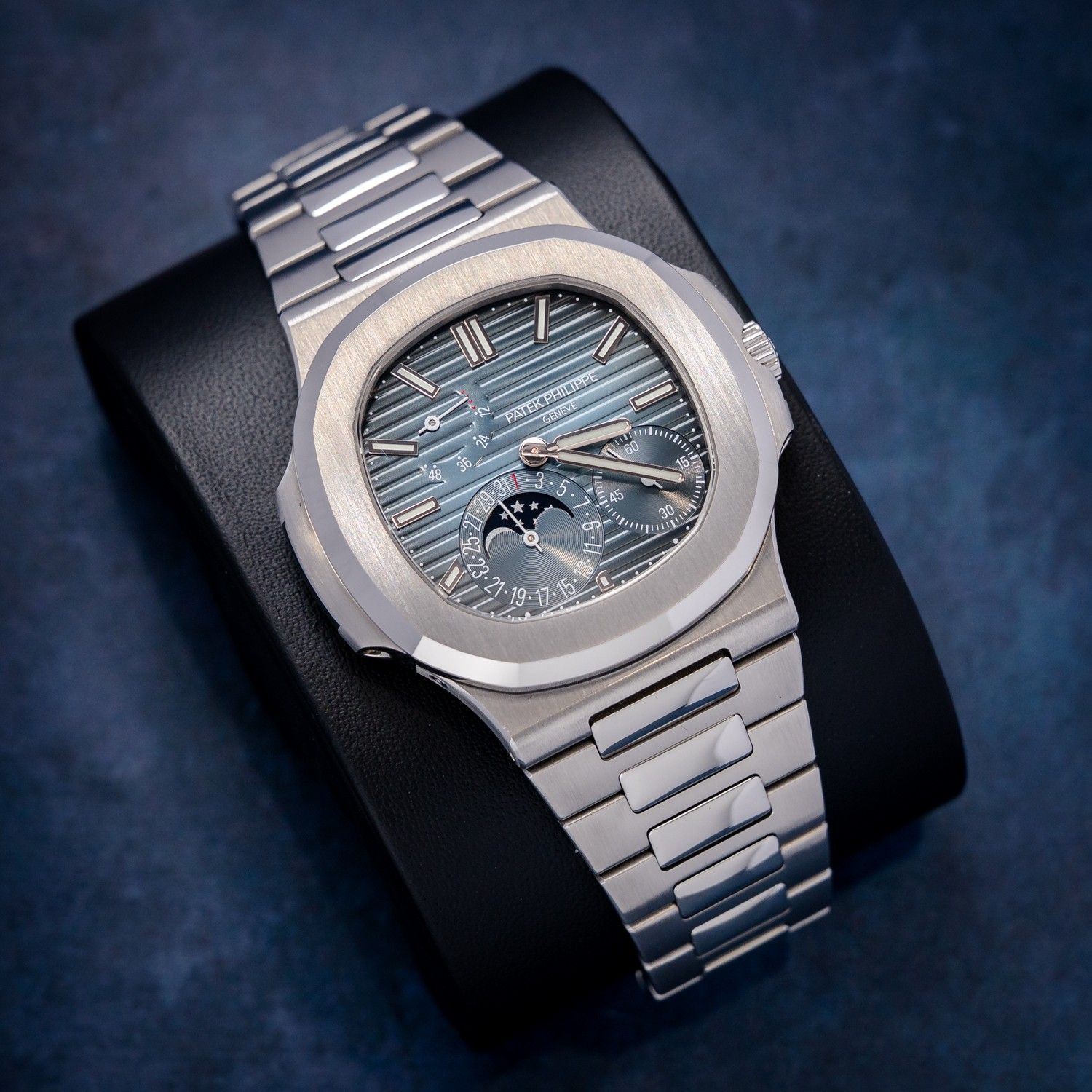 Patek Philippe Nautilus - 5712/1a-001 - Steel - Blue Dial