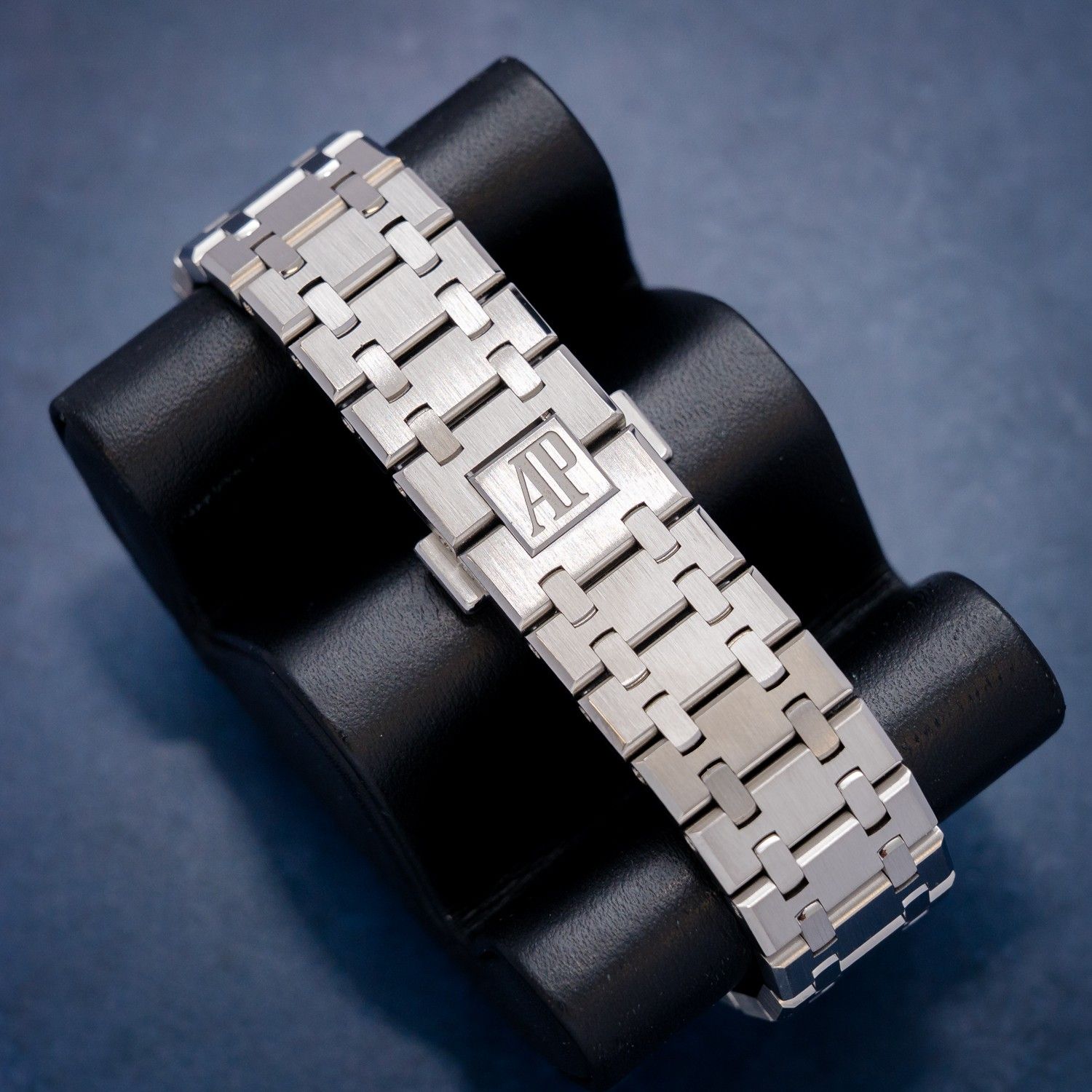 Audemars Piguet - Royal Oak Steel (15500ST.OO.1220ST.02) - Charcoal Waffle Dial - Watch & Box