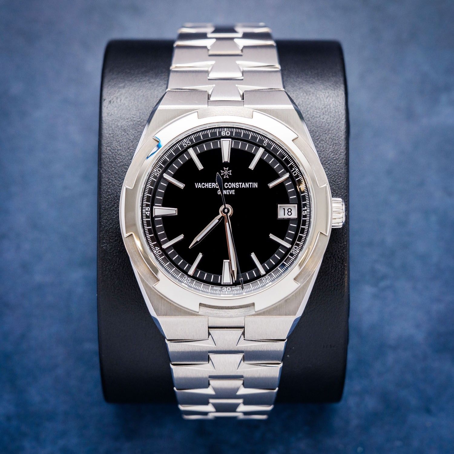 Vacheron Constantin Overseas 41MM (4520V/210A-B483) Black Dial - Complete 2024