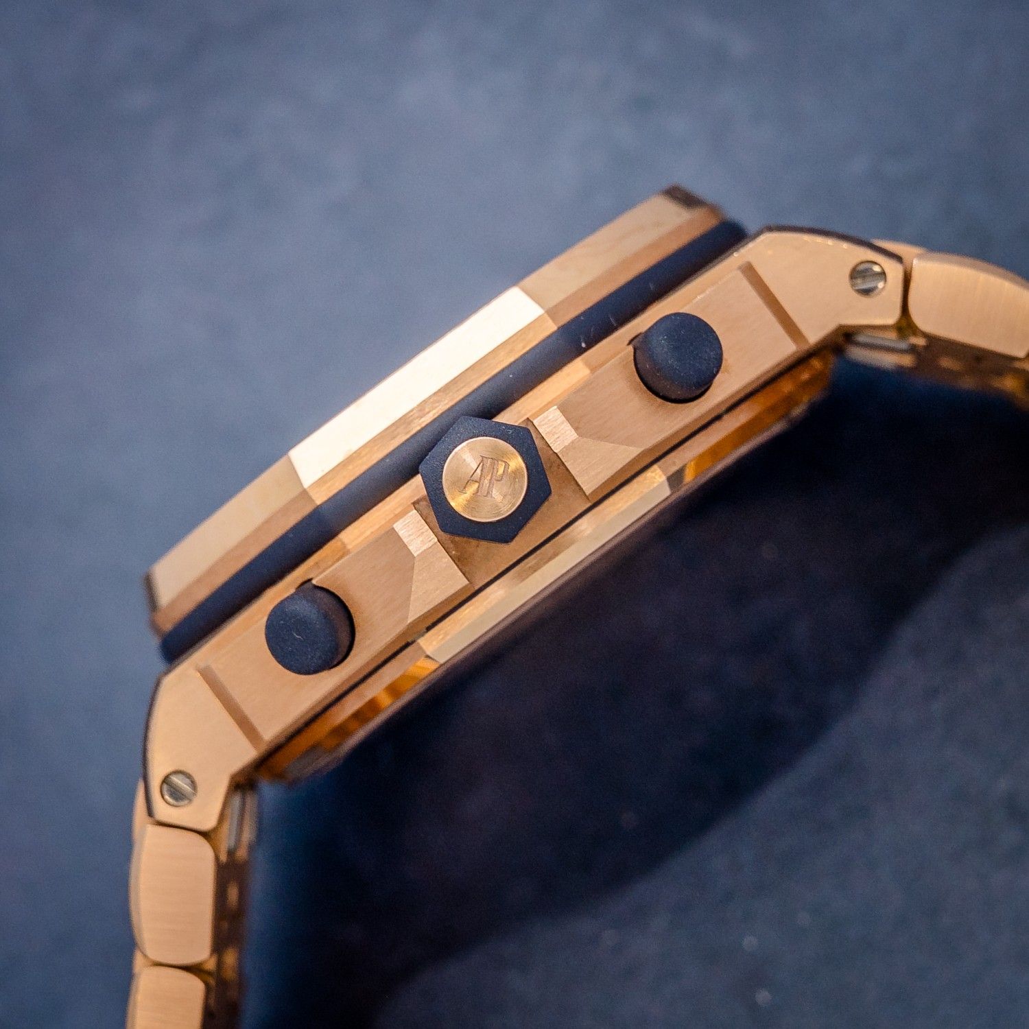 Audemars Piguet Royal Oak Offshore 42MM (26238OR.OO.2000OR.01) "Brick" - Rose Gold - Blue Dial