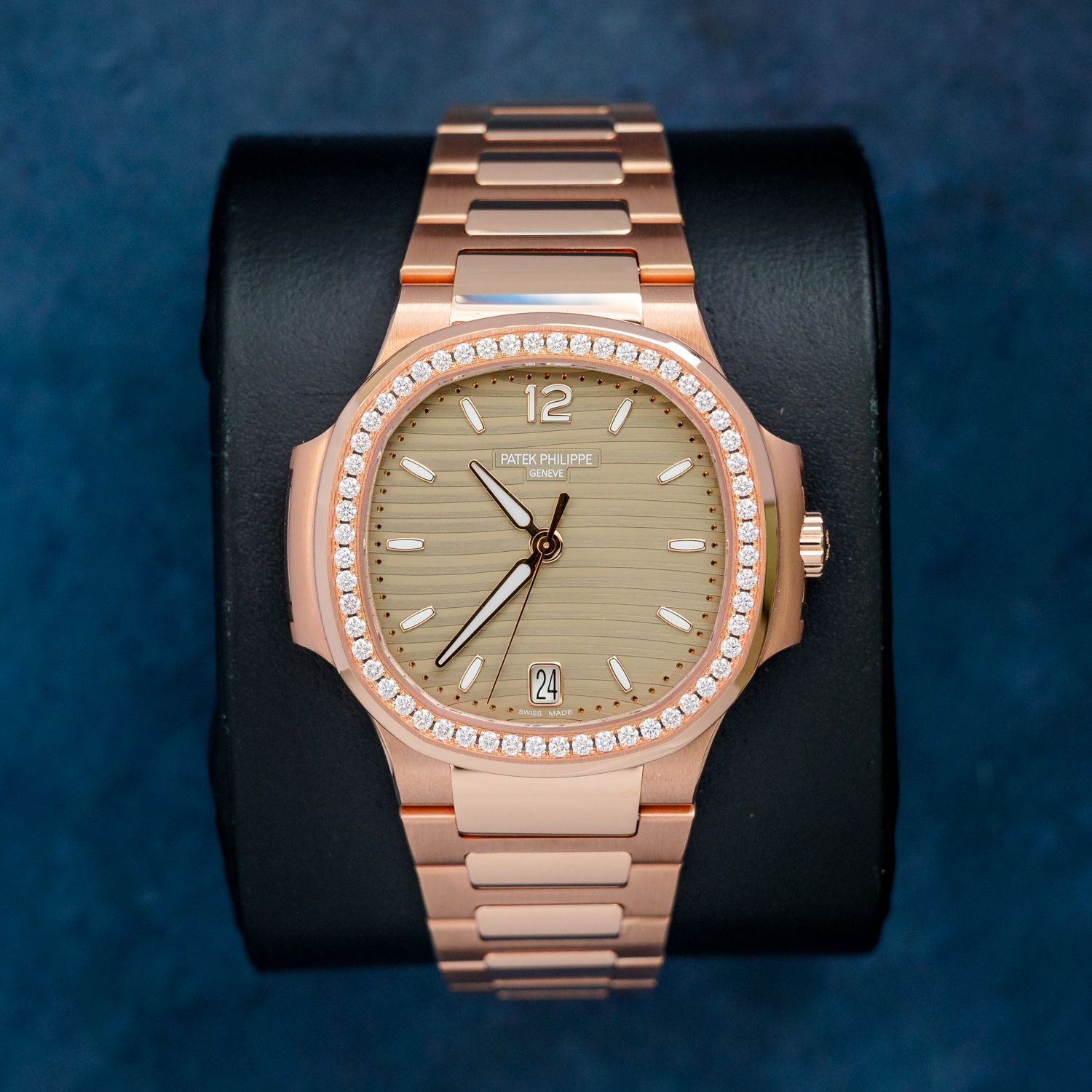 Patek Philippe - Nautilus - 7118/1200r-010 - Rose Gold - Diamond Bezel